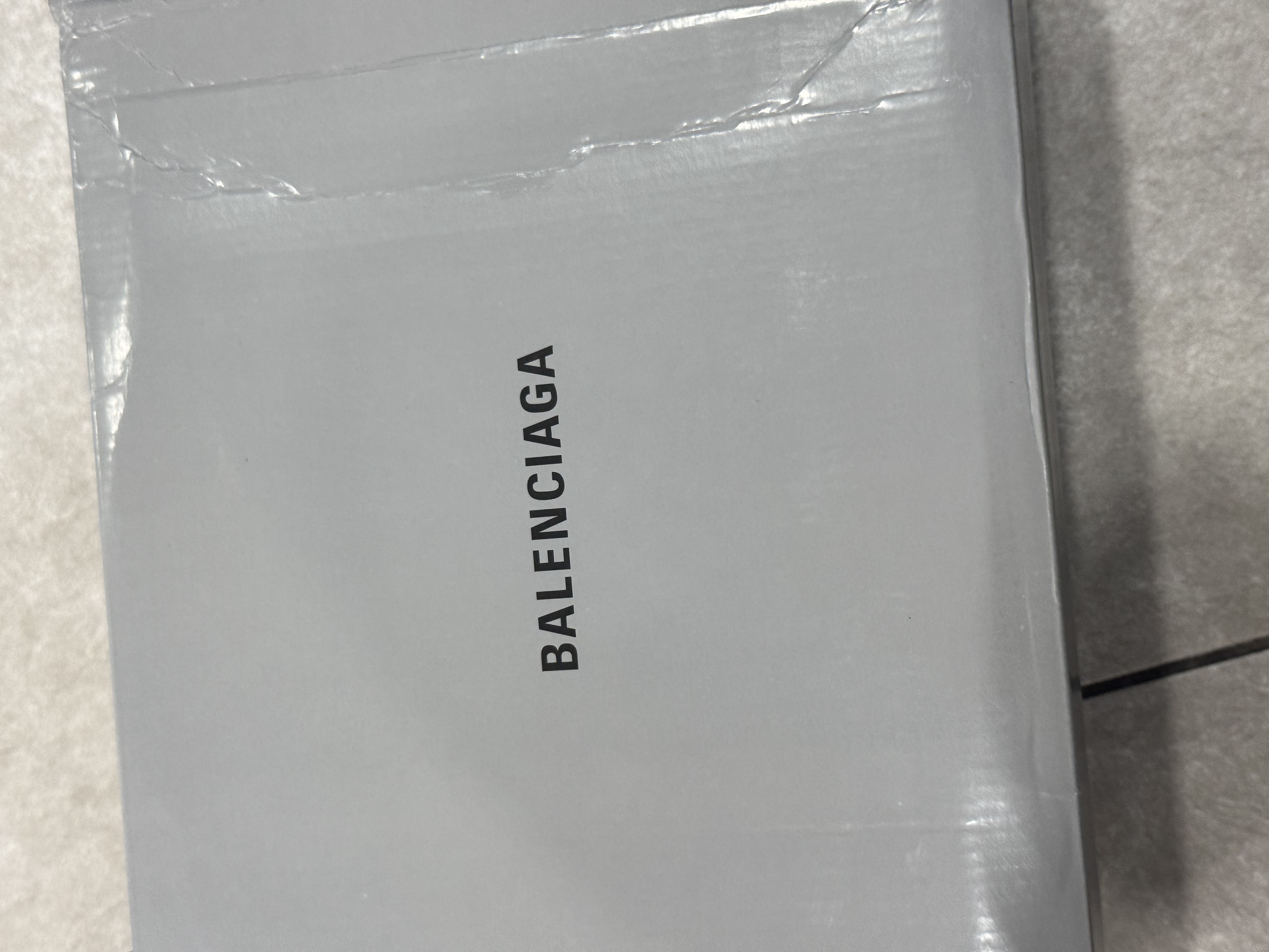 Pkgod Balenciaga Track Tess S.Black(With Light) review Demmar Johnson 02