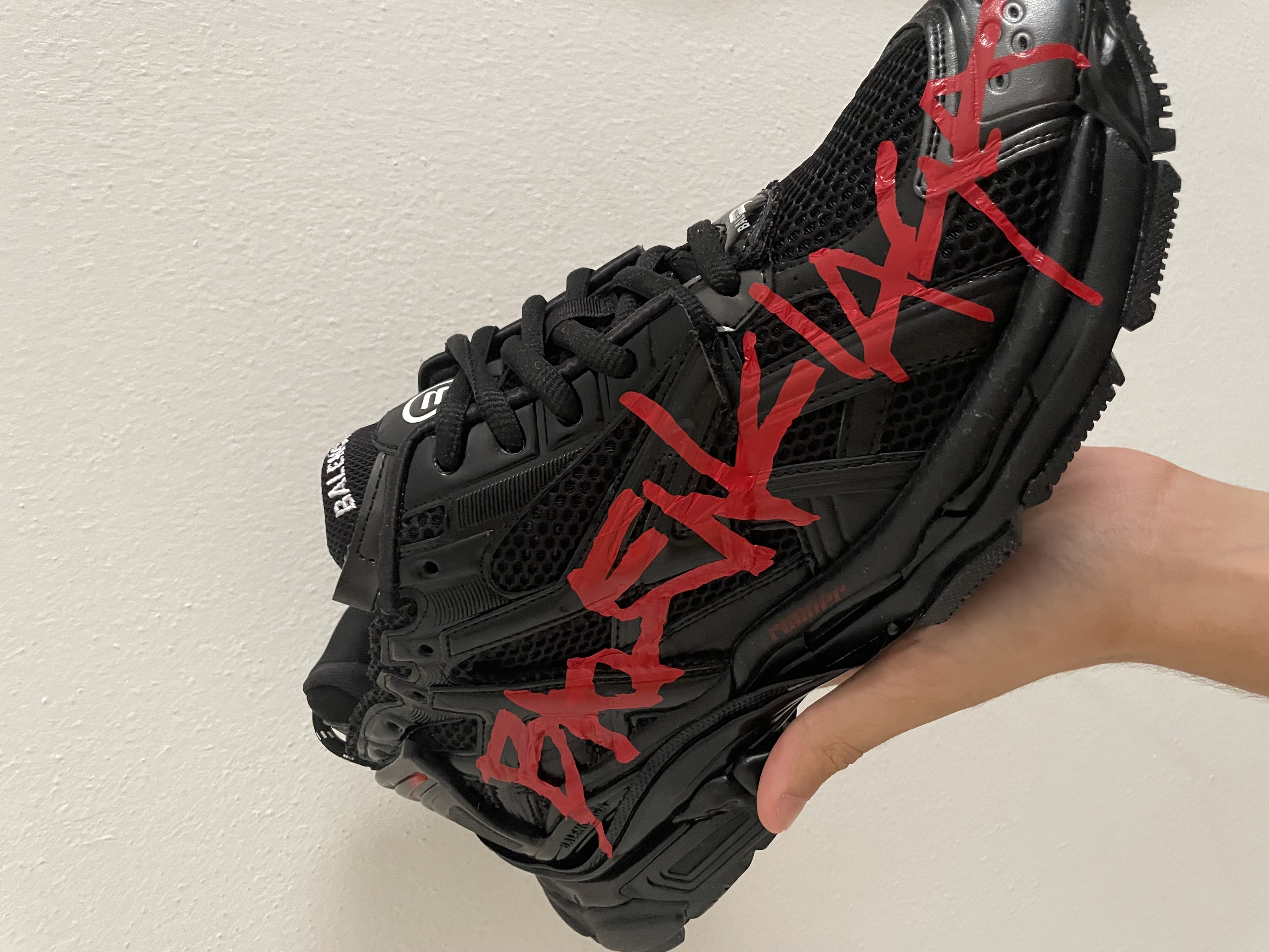 Balenciaga Runner Black And Red Characters 677402 W3RB1 0102  review Bolognafanpage1909 01