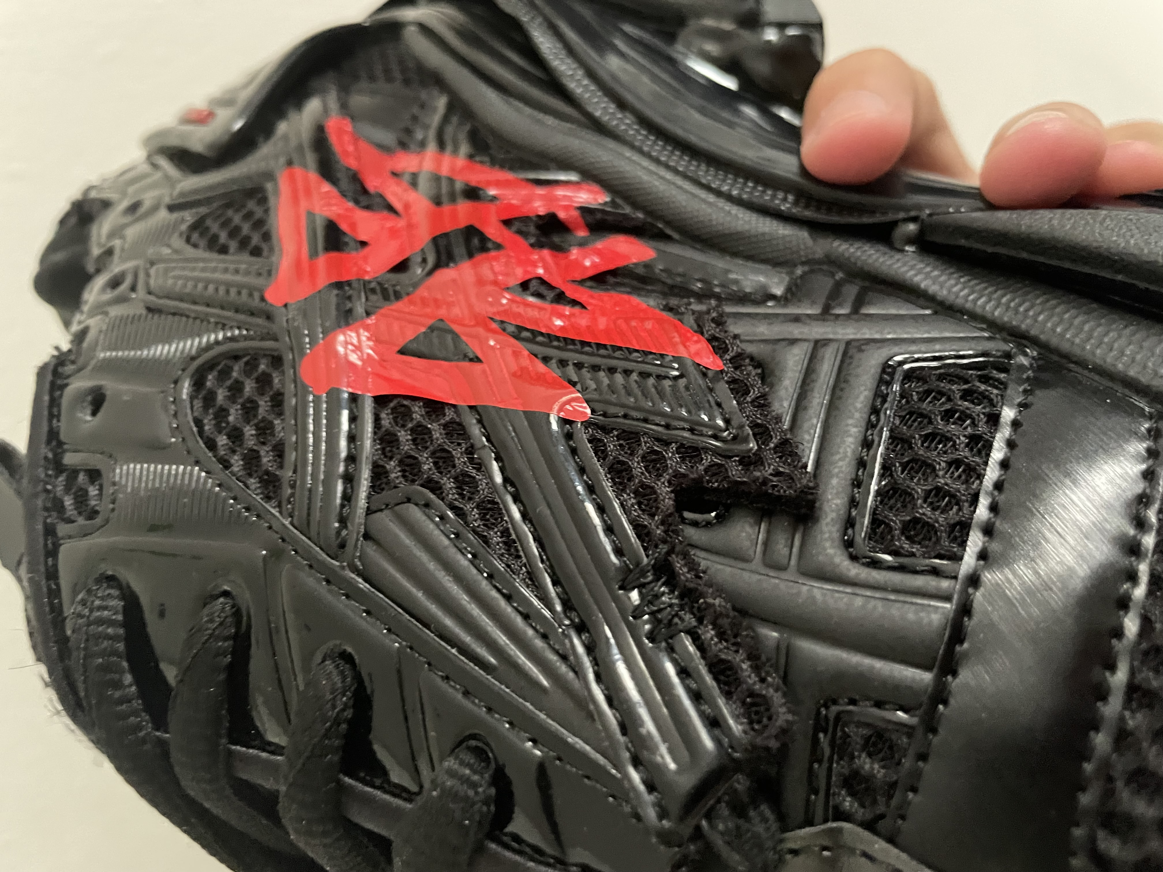 Balenciaga Runner Black And Red Characters 677402 W3RB1 0102  review Bolognafanpage1909 05