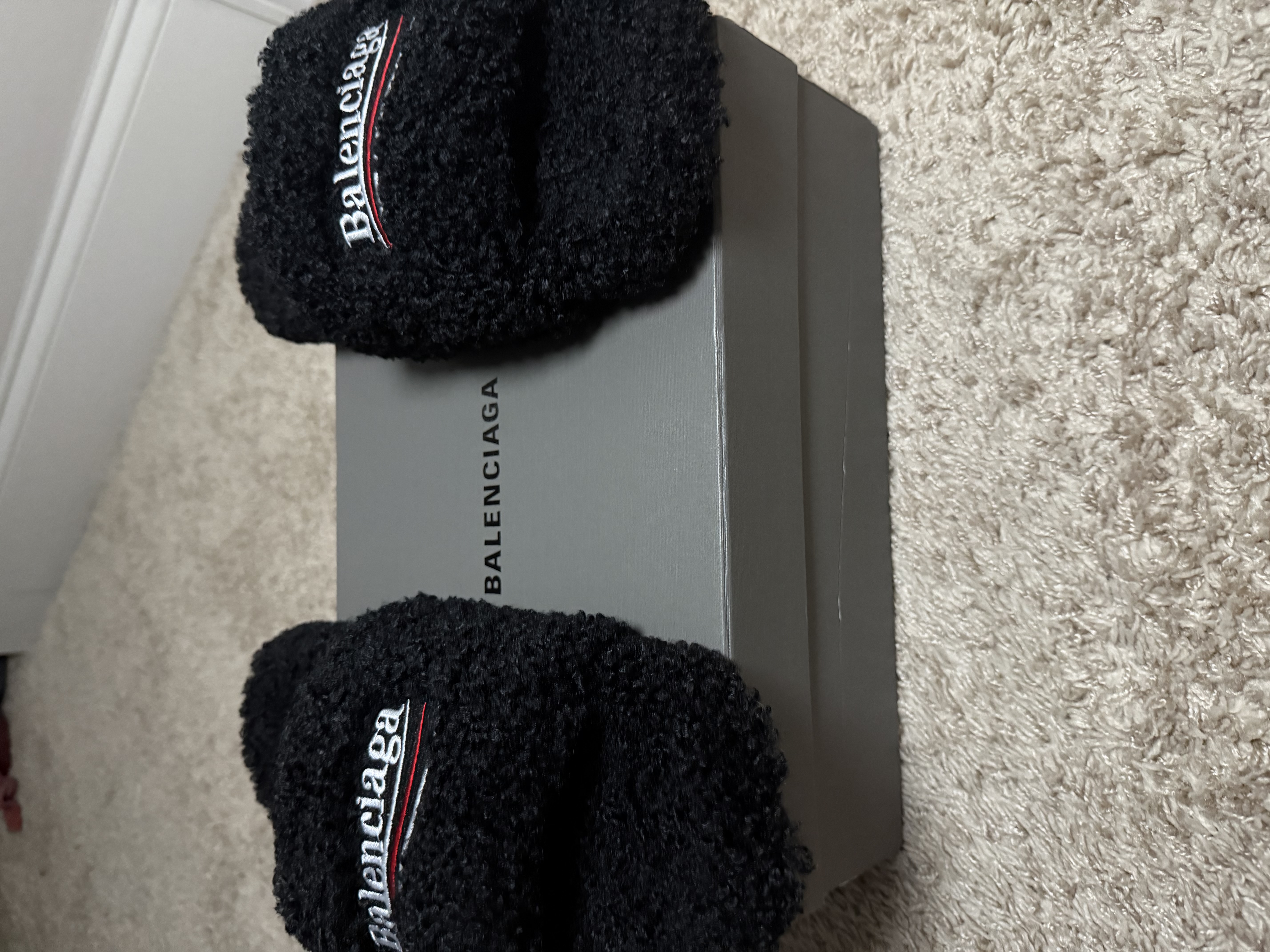 Balenciaga Furry Slide Black   review Eli 02