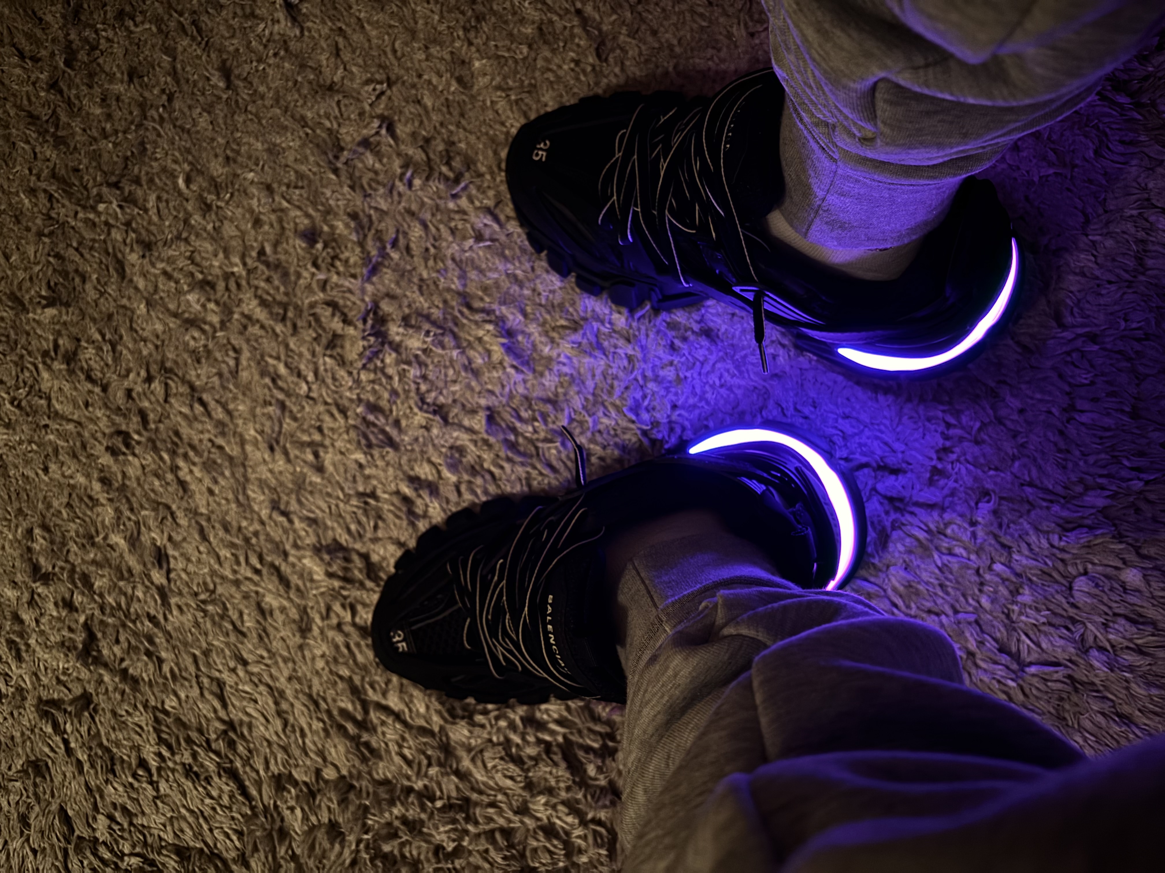 Pkgod Balenciaga Track Tess S.Black(With Light) review Jay 02