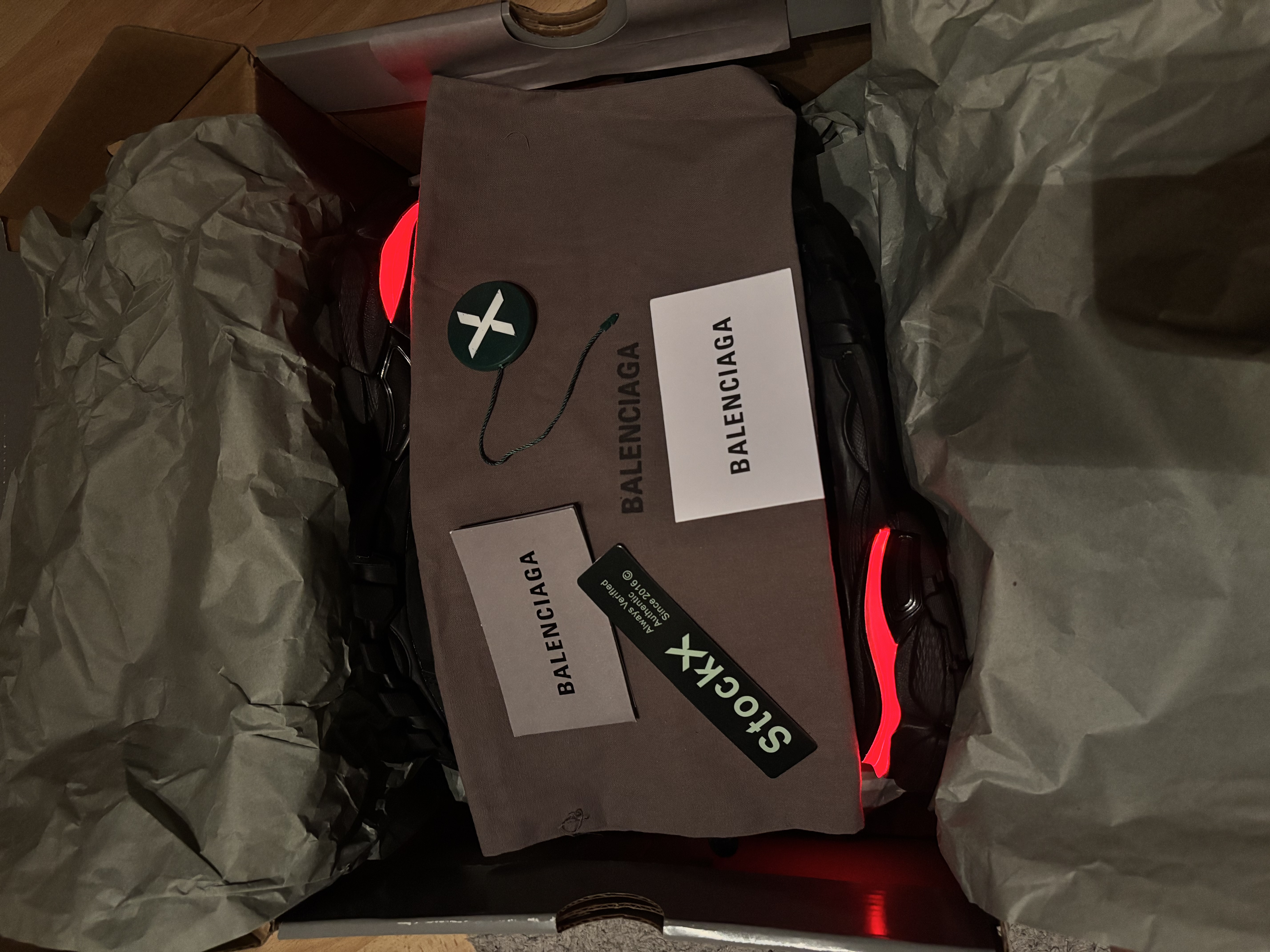 Pkgod Balenciaga Track Tess S.Black(With Light) review Jay 03