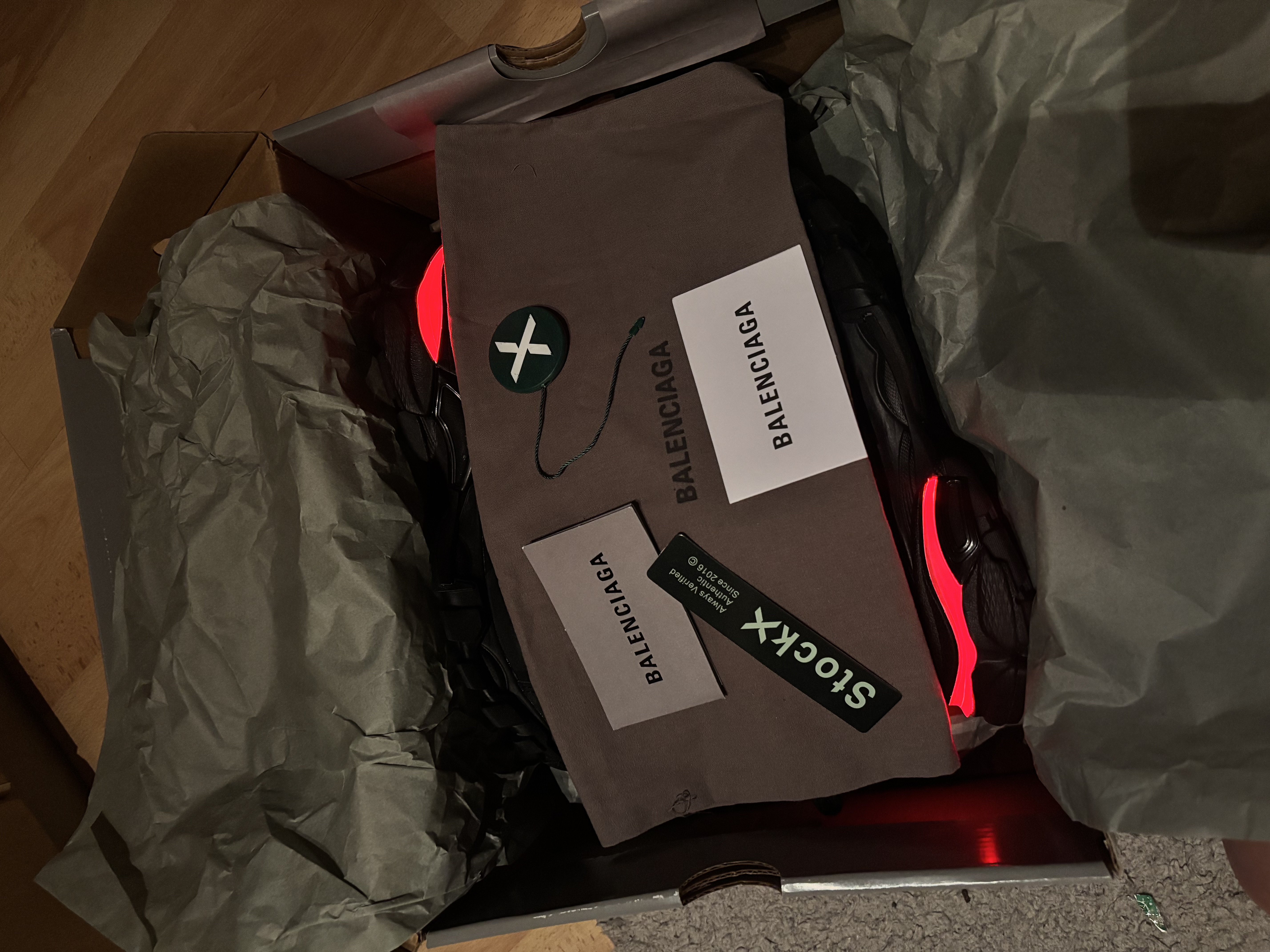 Pkgod Balenciaga Track Tess S.Black(With Light) review Jay 04