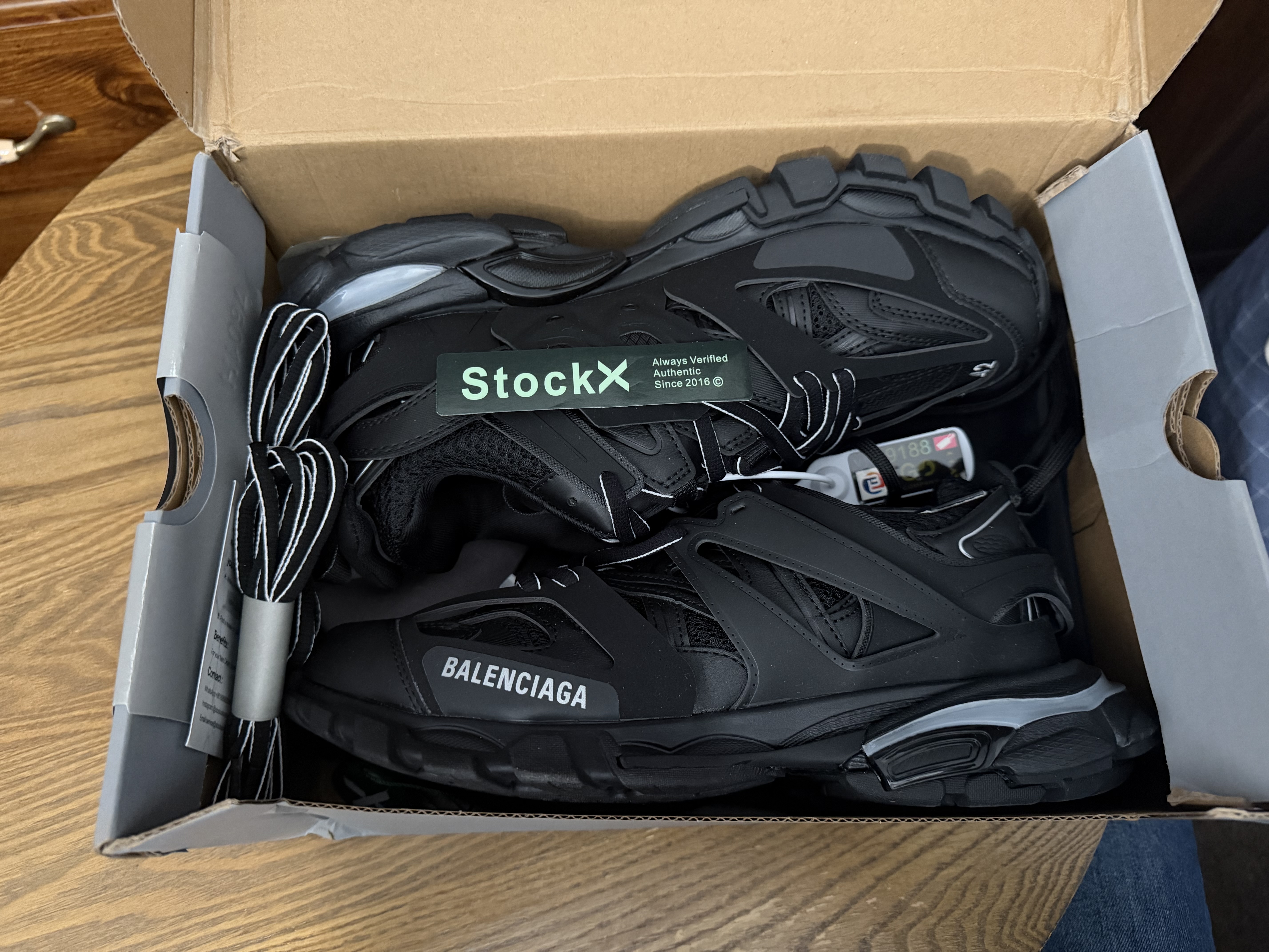 Pkgod Balenciaga Track Tess S.Black(With Light) review 0