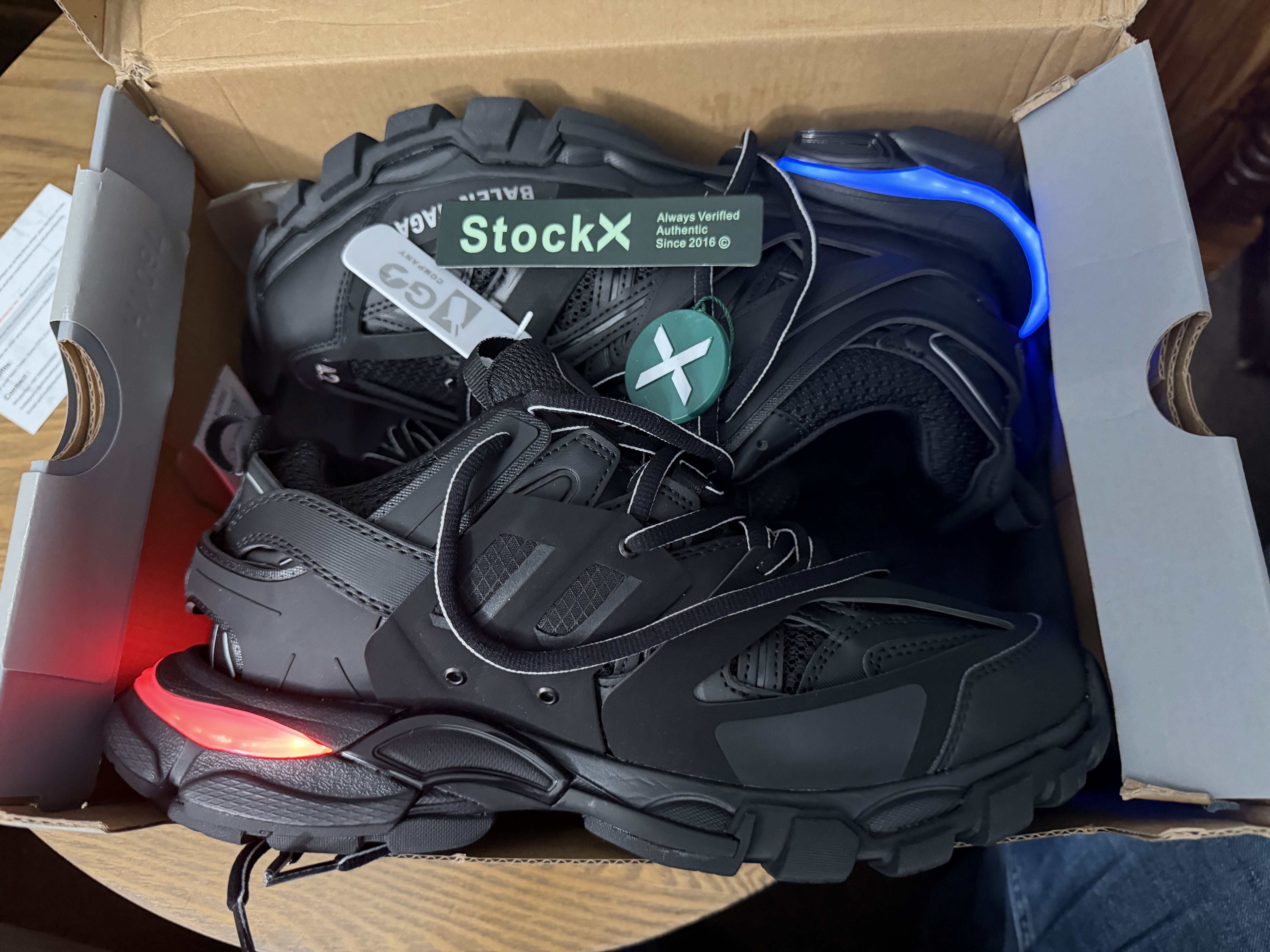 Pkgod Balenciaga Track Tess S.Black(With Light) review 1