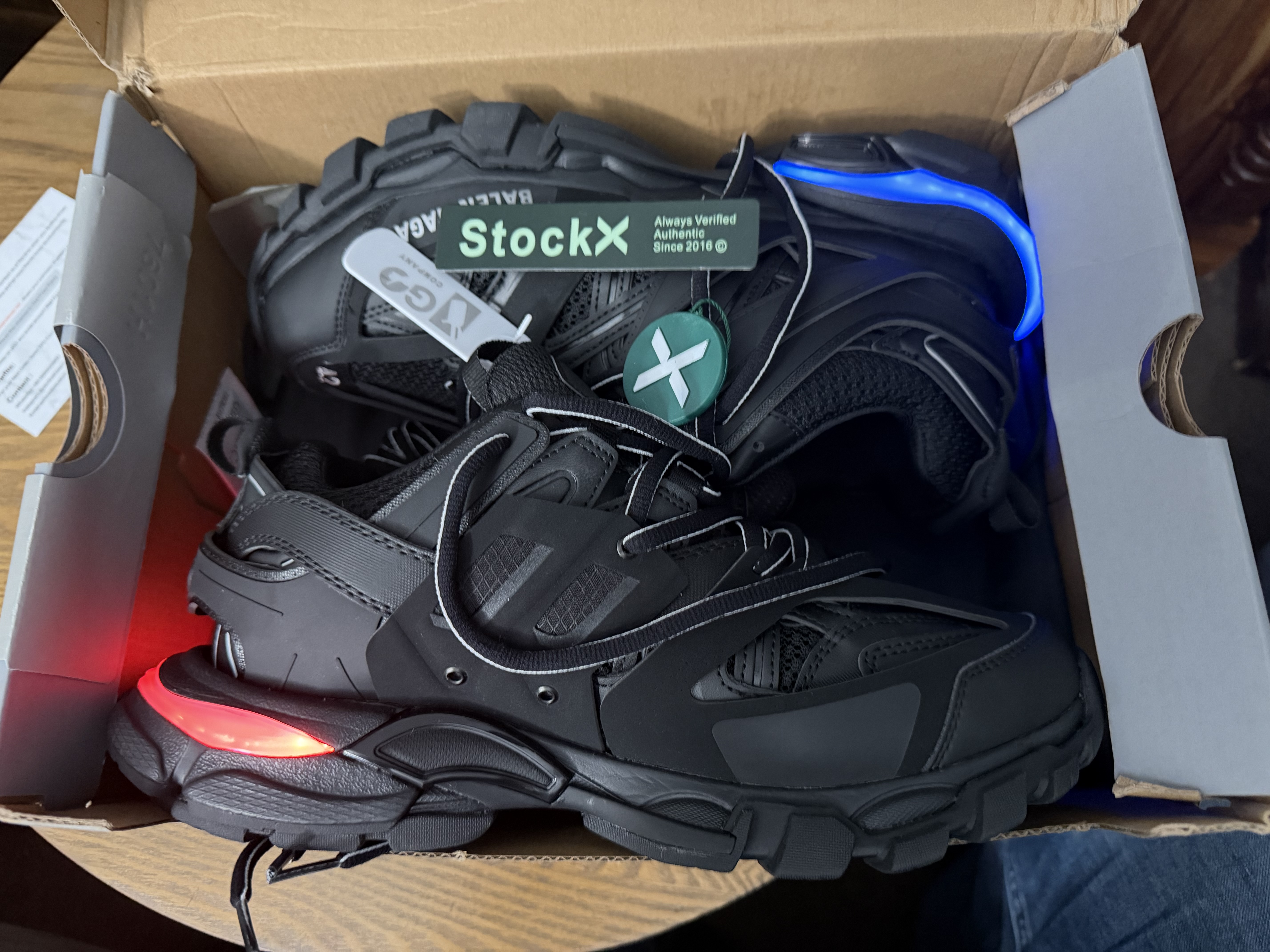 Pkgod Balenciaga Track Tess S.Black(With Light) review Alexander 01