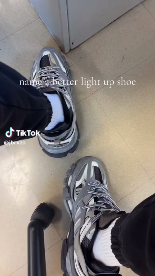 Balenciaga Track Grey White 555032 W1GB7 1214 (With Light) review 