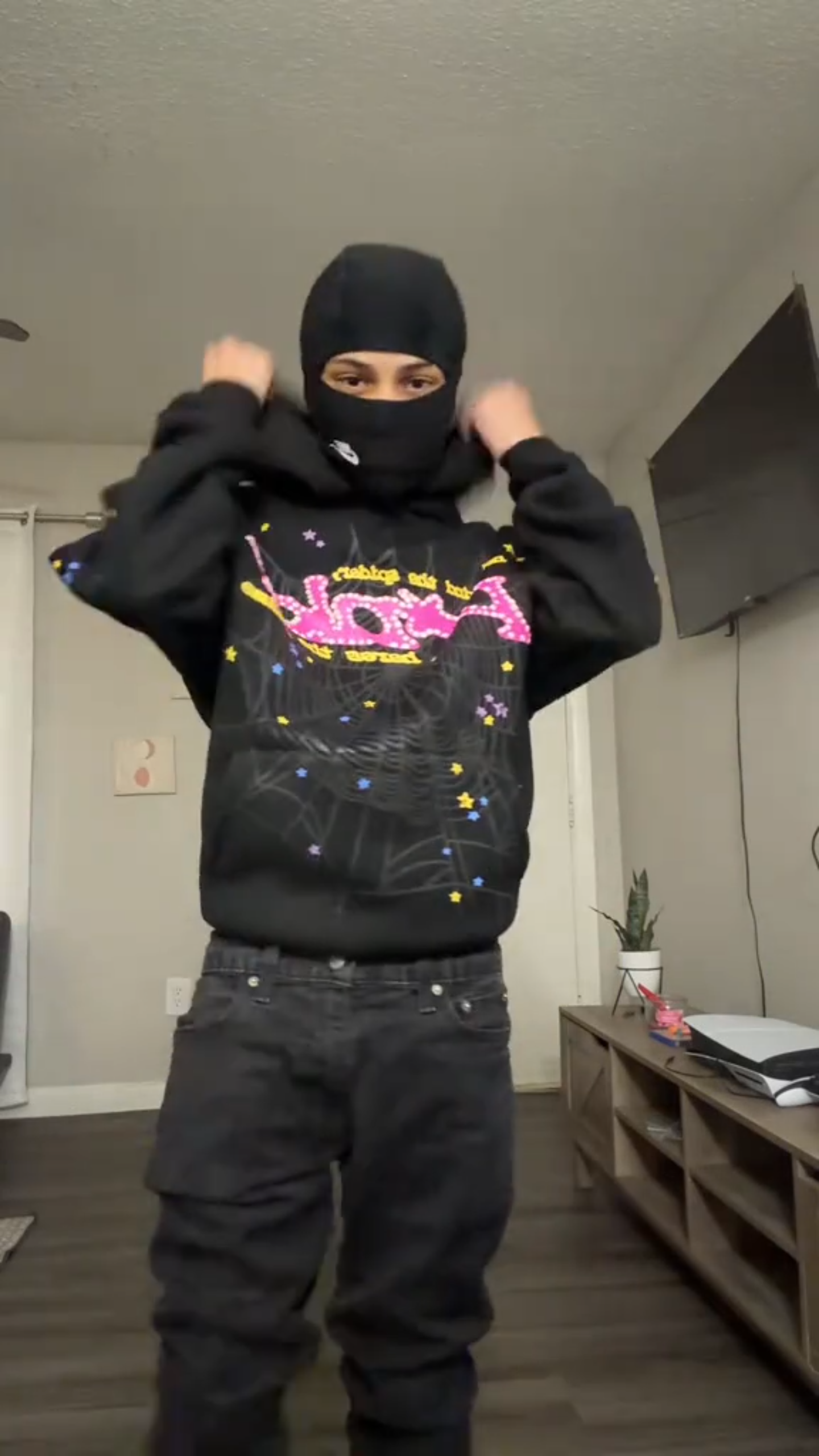     Sp5der P*nk Hoodie Black 2406-1FW210106PH-BLAC review Ethan M 03