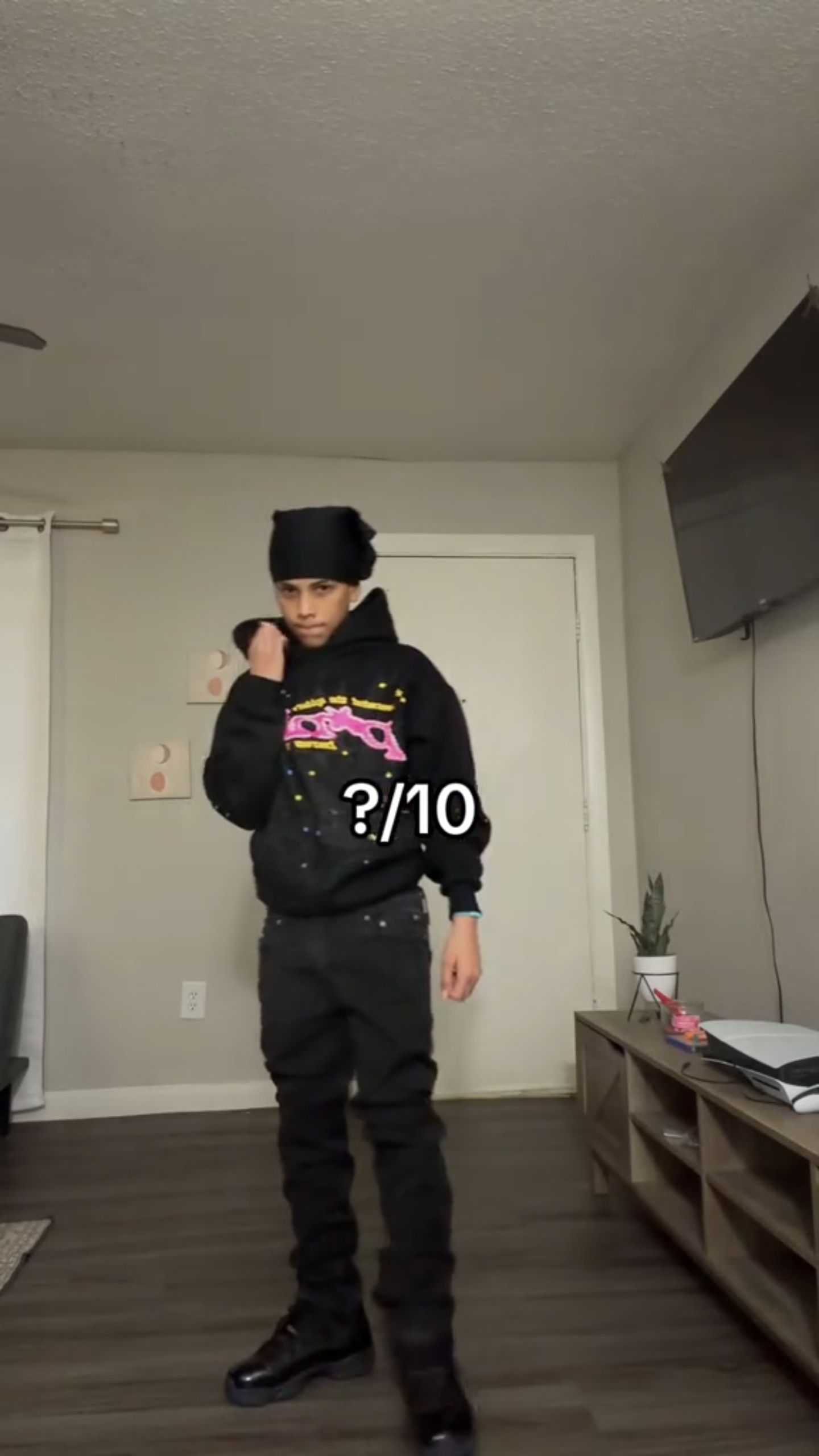     Sp5der P*nk Hoodie Black 2406-1FW210106PH-BLAC review Ethan M 02