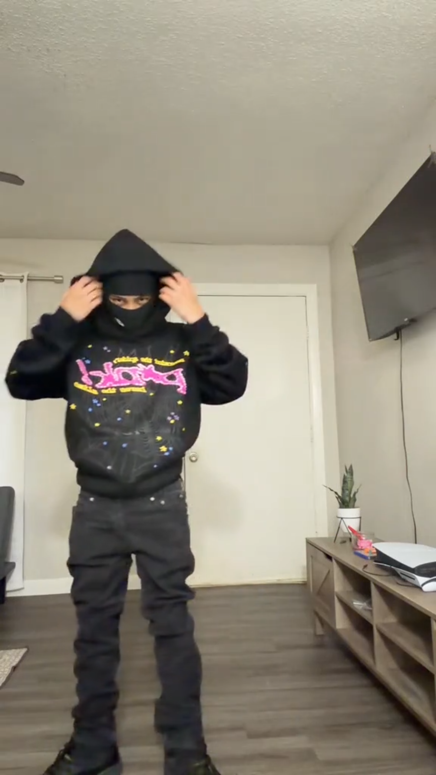     Sp5der P*nk Hoodie Black 2406-1FW210106PH-BLAC review Ethan M 04