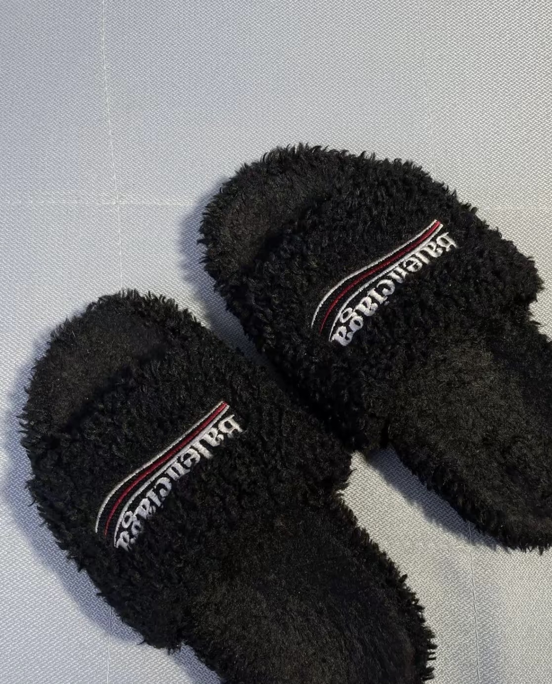    Balenciaga Furry Slide Black review Tyler W. 00