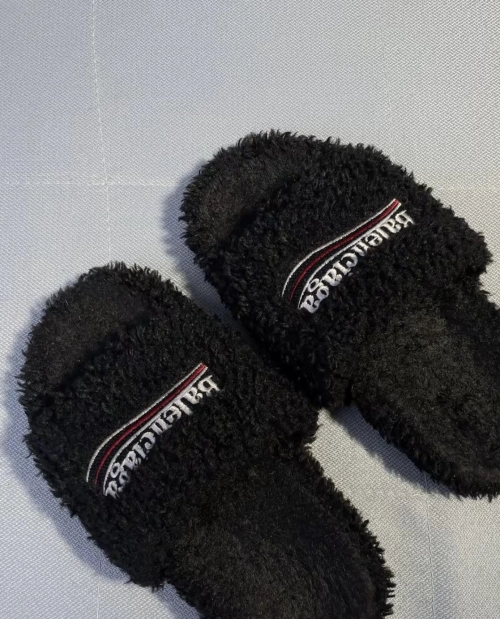 Balenciaga Furry Slide Black 654747 W2DO1 1096 review 
