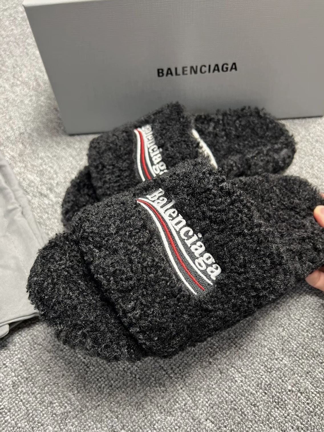    Balenciaga Furry Slide Black review Noah D.