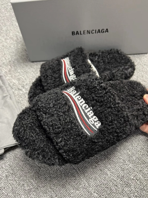 Balenciaga Furry Slide Black 654747 W2DO1 1096 review 
