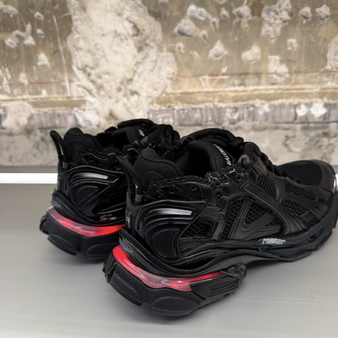 Balenciaga Runner LED Black 853225 WRNLD 1000 review Jabari 01