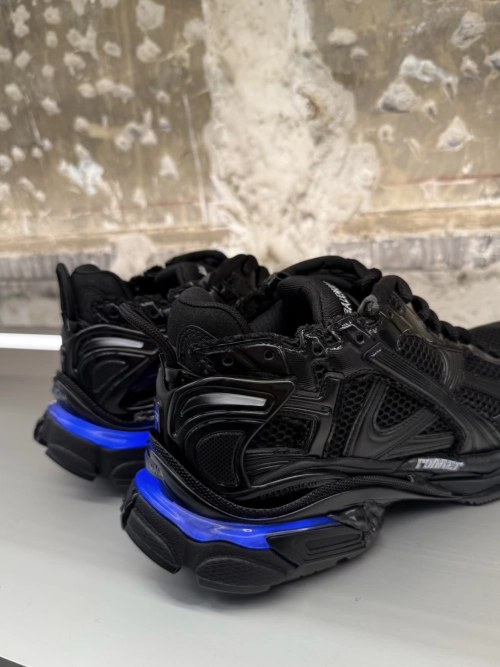 Balenciaga Runner LED Black 853225 WRNLD 1000 review 