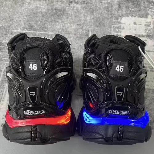 Balenciaga Runner LED Black 853225 WRNLD 1000 review 