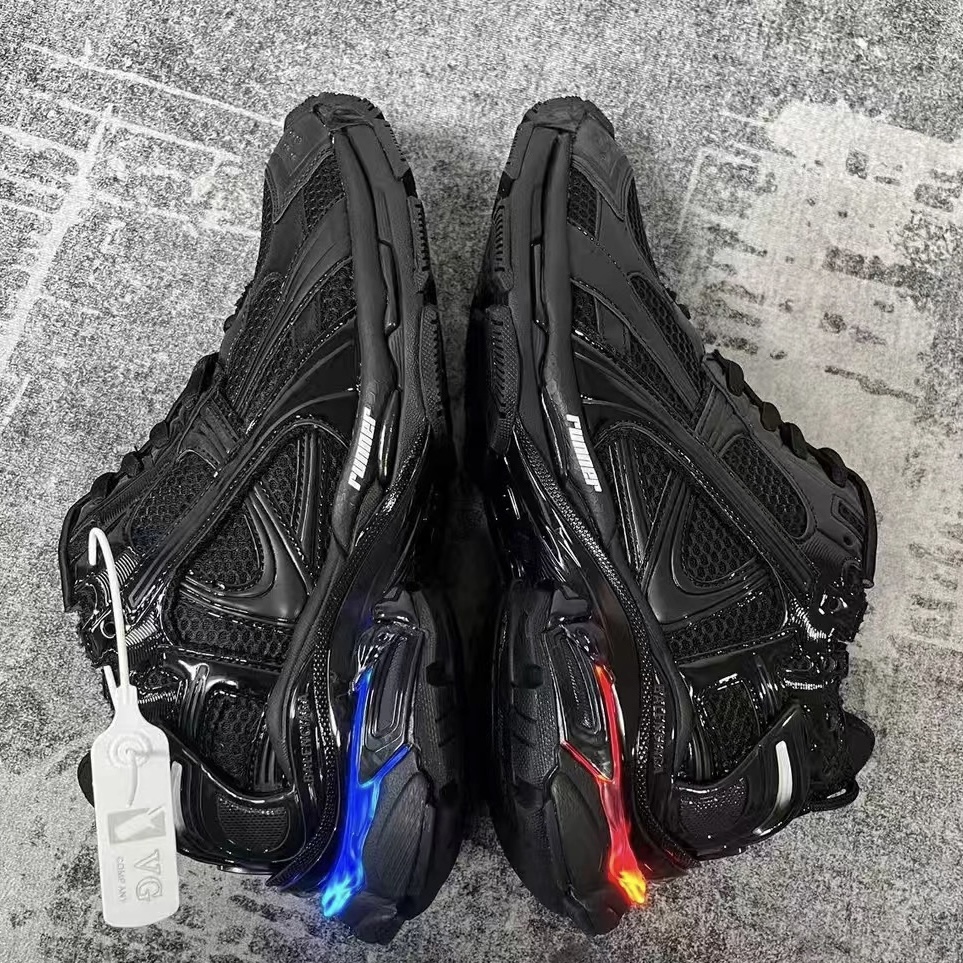 Balenciaga Runner LED Black 853225 WRNLD 1000 review Donovan 01