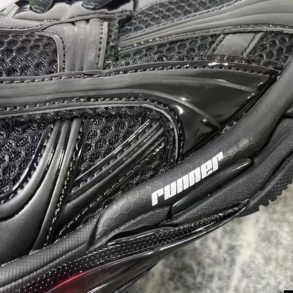 Balenciaga Runner LED Black 853225 WRNLD 1000 review Malik
