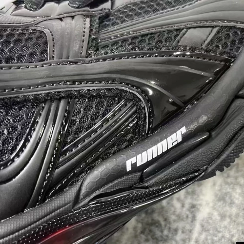 Balenciaga Runner LED Black 853225 WRNLD 1000 review 