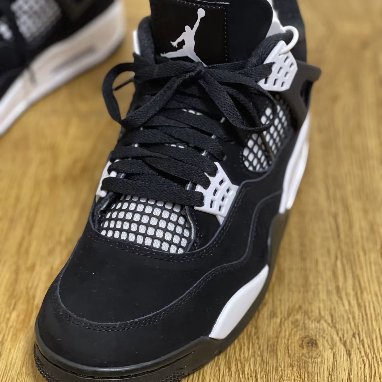    Pkgod  Air Jordan 4 Retro White Thunder FQ8138-001 review Joaquin 01