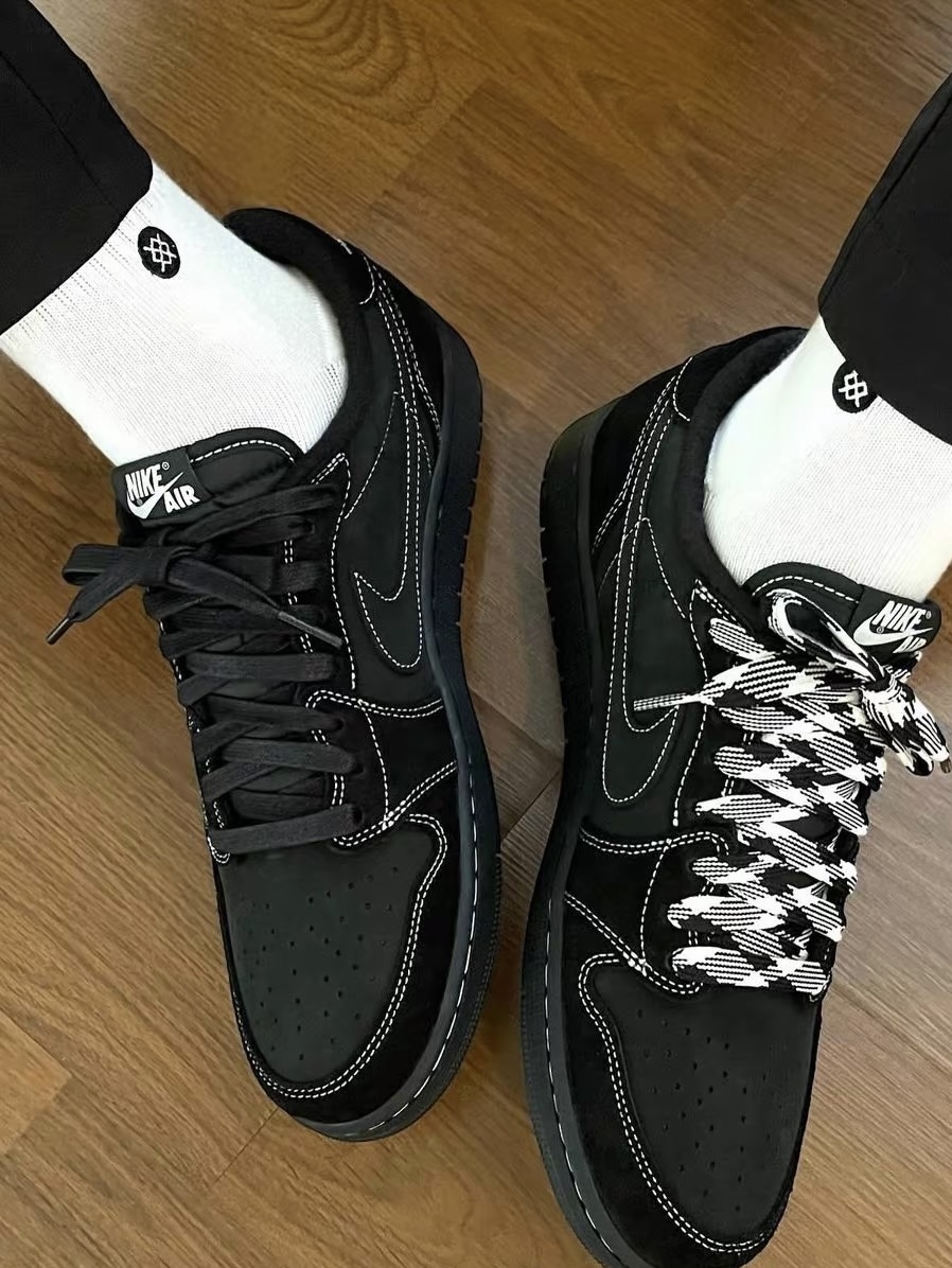 Pkgod Jordan 1 Retro Low OG SP Travis Scott Black Phantom review 0
