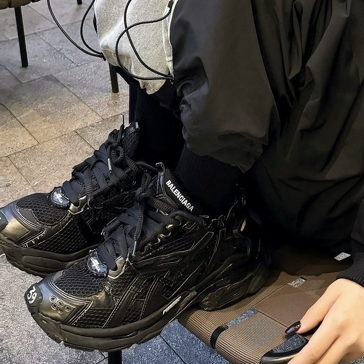 Balenciaga Runner Black review 0