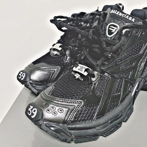 Balenciaga Runner Black review 