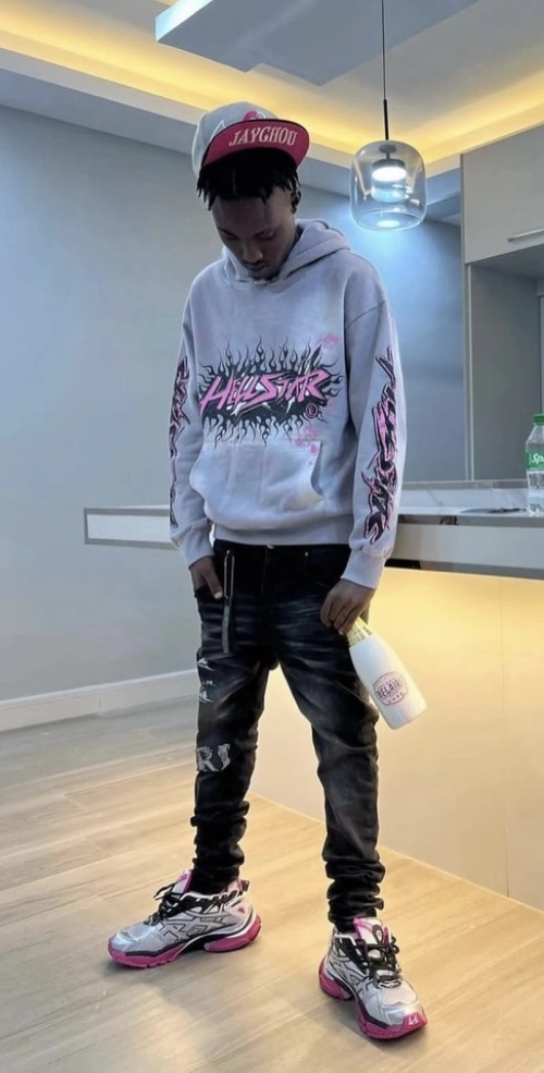     Hellstar Sport Hoodie Grey 9357 1FW230106FFH reviewed byValentina Brown