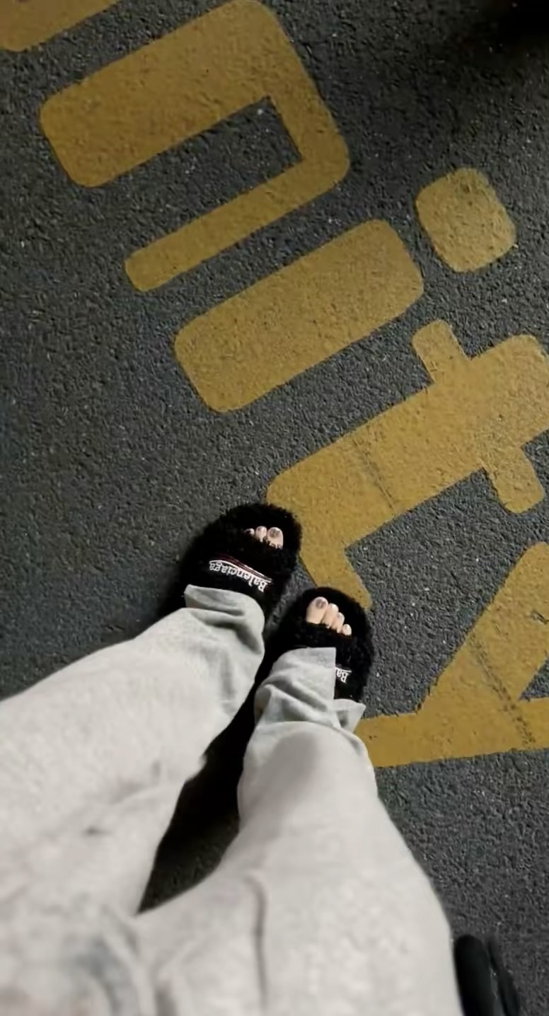 Balenciaga Furry Slide Black 654747 W2DO1 1096 review 0