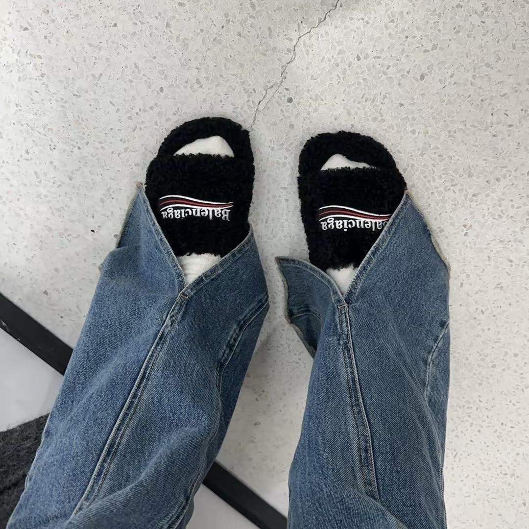 Balenciaga Furry Slide Black 654747 W2DO1 1096 review 0
