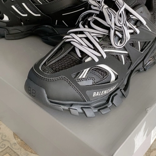 Pkgod Balenciaga Track Tess Black And White(With Light) 542023 W1GB1 2045 review 