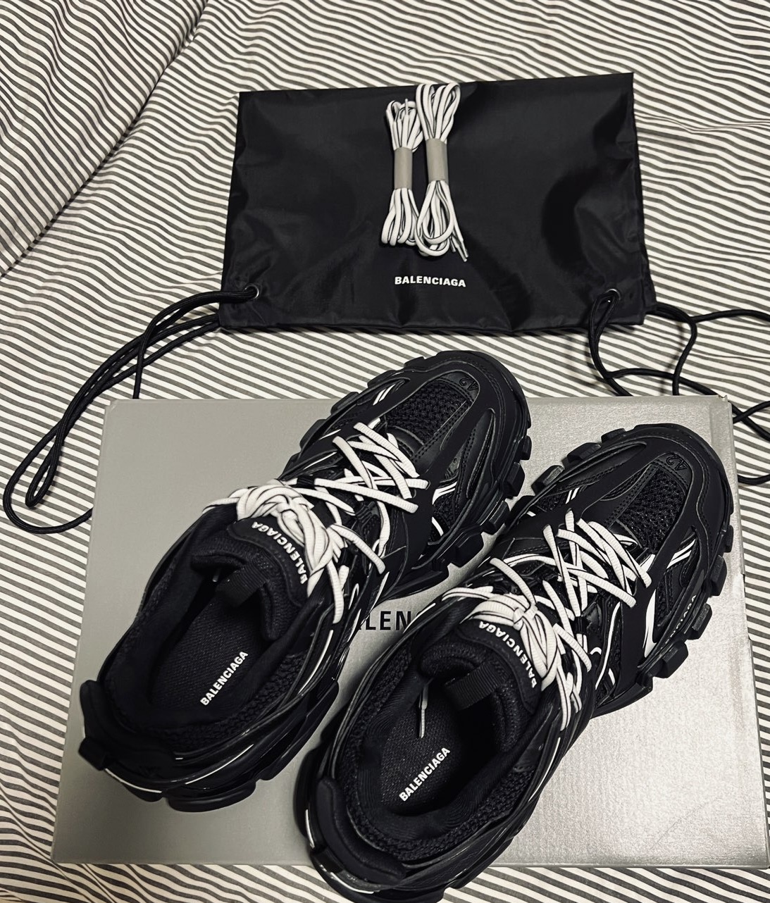 Pkgod Balenciaga Track Tess Black And White(With Light) 542023 W1GB1 2045 review 0