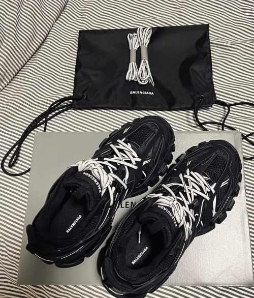 Pkgod Balenciaga Track Tess Black And White(With Light) 542023 W1GB1 2045 review 