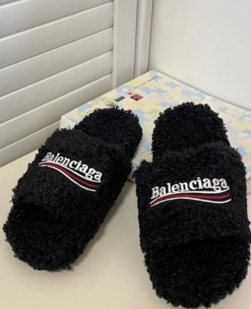 Balenciaga Furry Slide Black 654747 W2DO1 1096 review 