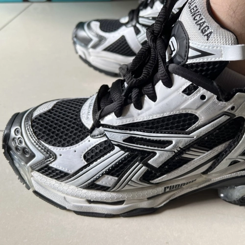 Balenciaga Runner White and Black LED 677403W3RB29010 review 