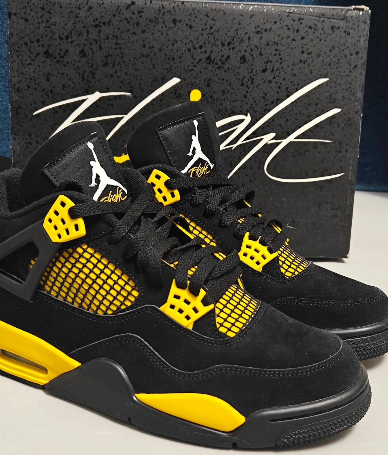 Pkgod Jordan 4 Retro Thunder DH6927-017 review Tyler Reed 01