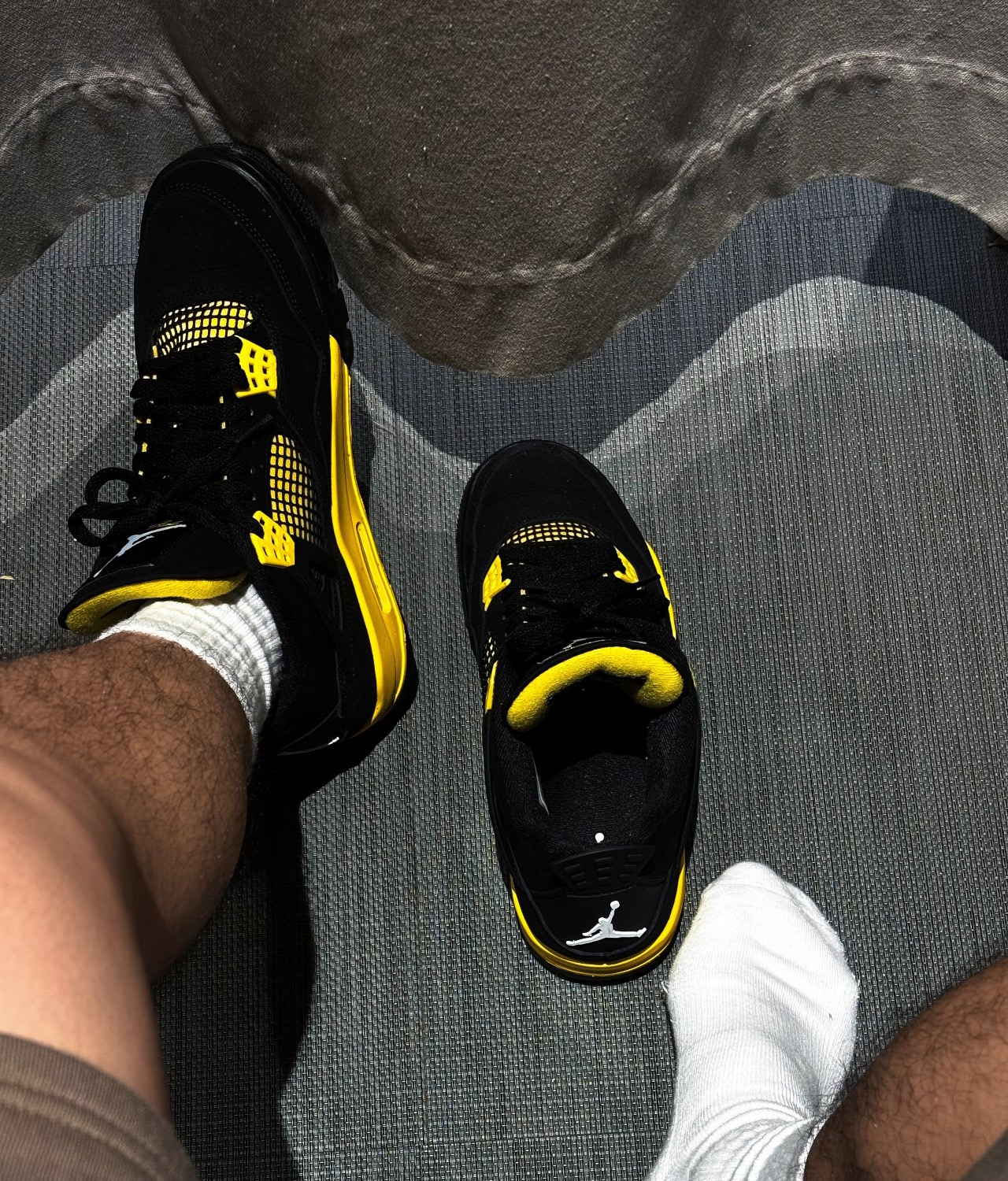 Pkgod Jordan 4 Retro Thunder DH6927-017 review Tyler Reed 02
