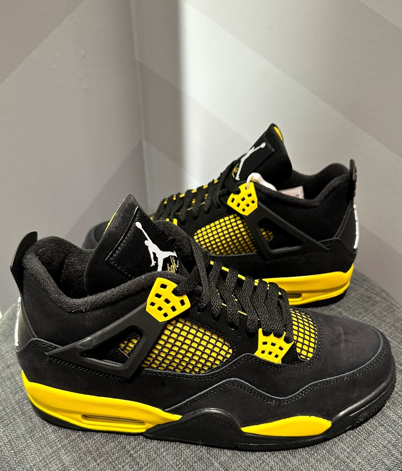 Pkgod Jordan 4 Retro Thunder DH6927-017 review Amanda Collins 03