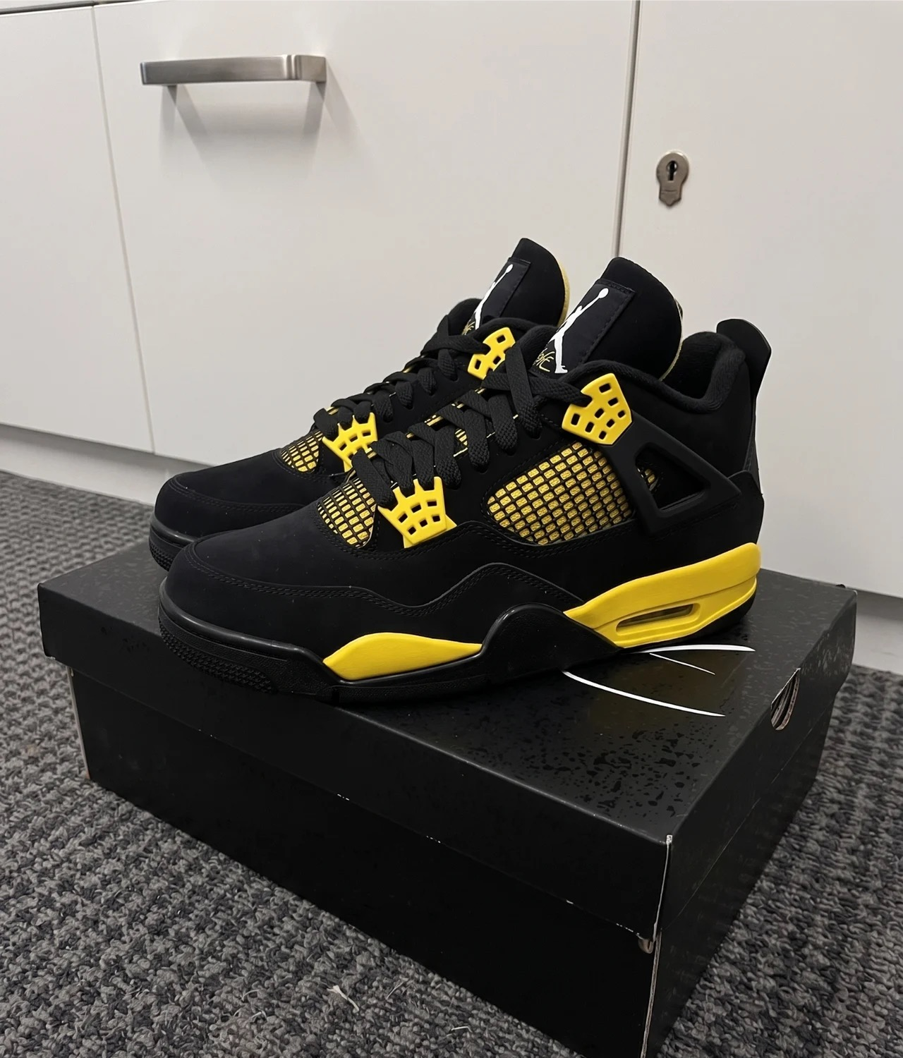 Best Deals🖤XP Jordan 4 Retro Thunder DH6927-017 review 0