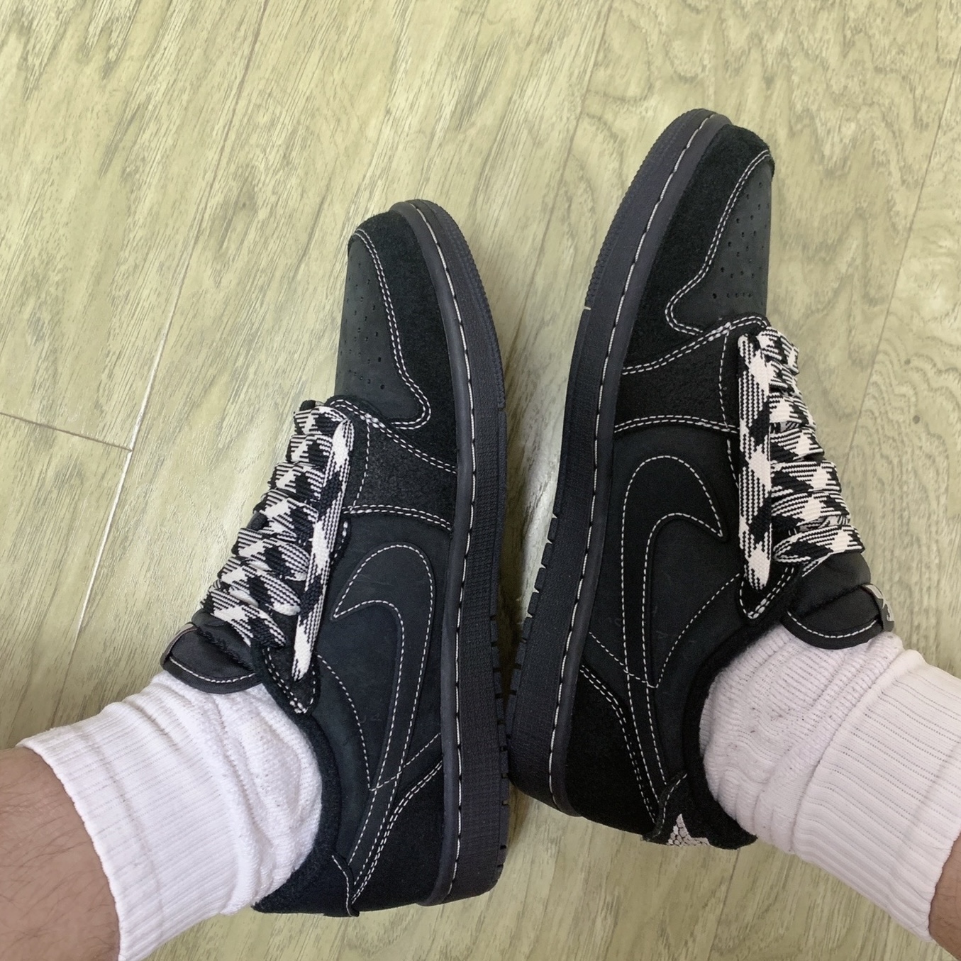    Air Jordan 1 Retro Low OG SP Travis Scott Black Phantom review 0