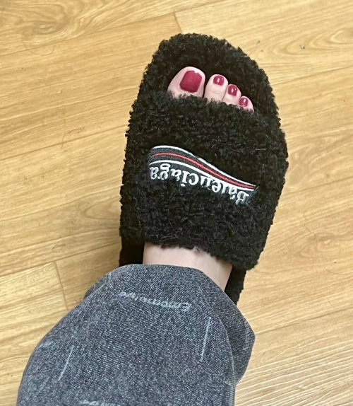 Balenciaga Furry Slide Black 654747 W2DO1 1096 review 