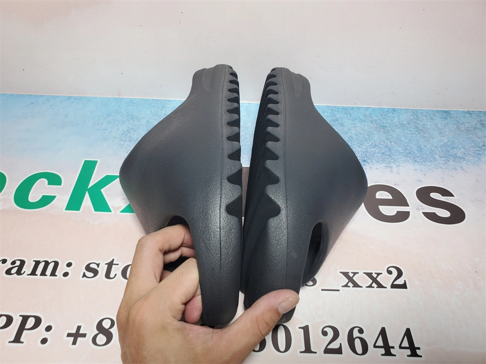 Best Pkgod adidas Yeezy Slide Onyx QC Pictures