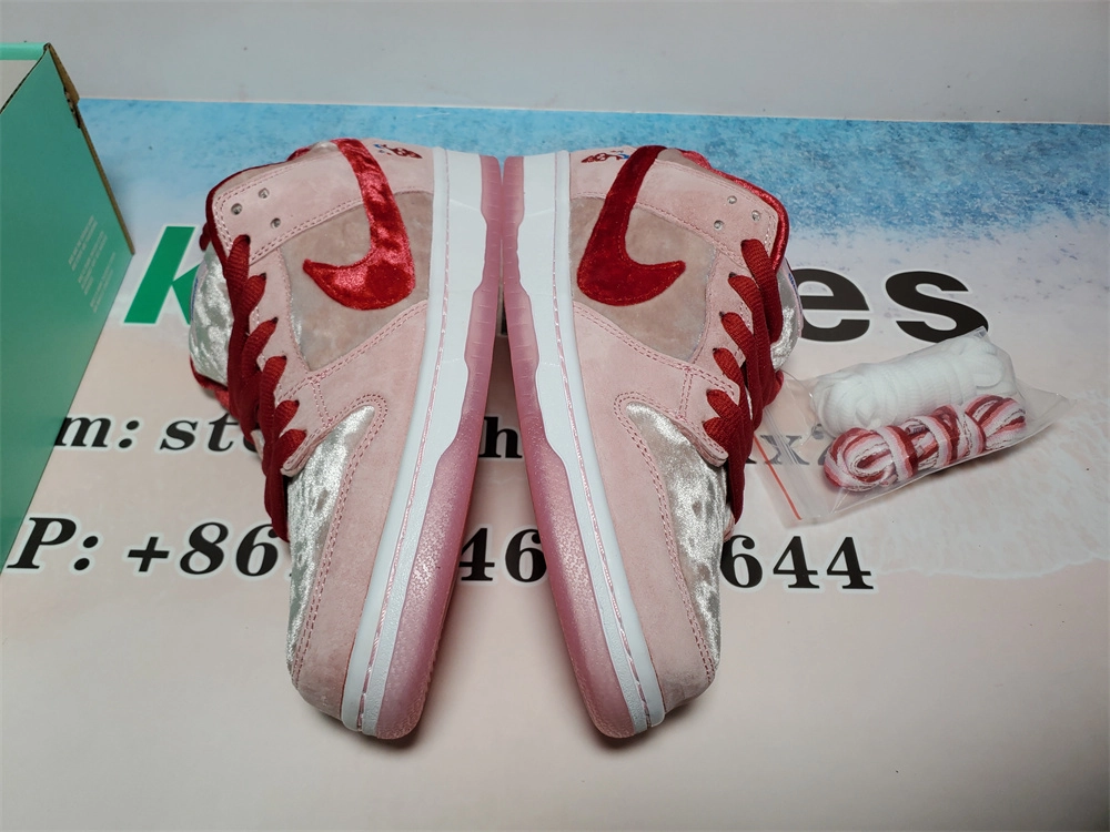 Best Pkgod Nike SB Dunk Low Strange Love Skateboards QC Pictures
