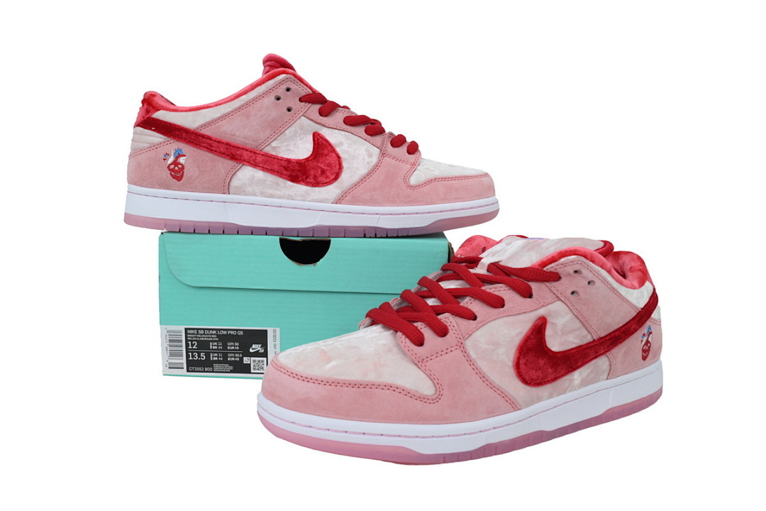 FC God Batch Nike SB Dunk Low StrangeLove Skateboards CT2552-800