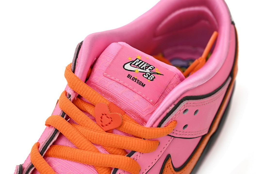  God Batch The Powerpuff Girls x Nike SB Dunk Low “Blossom” FD2631-600