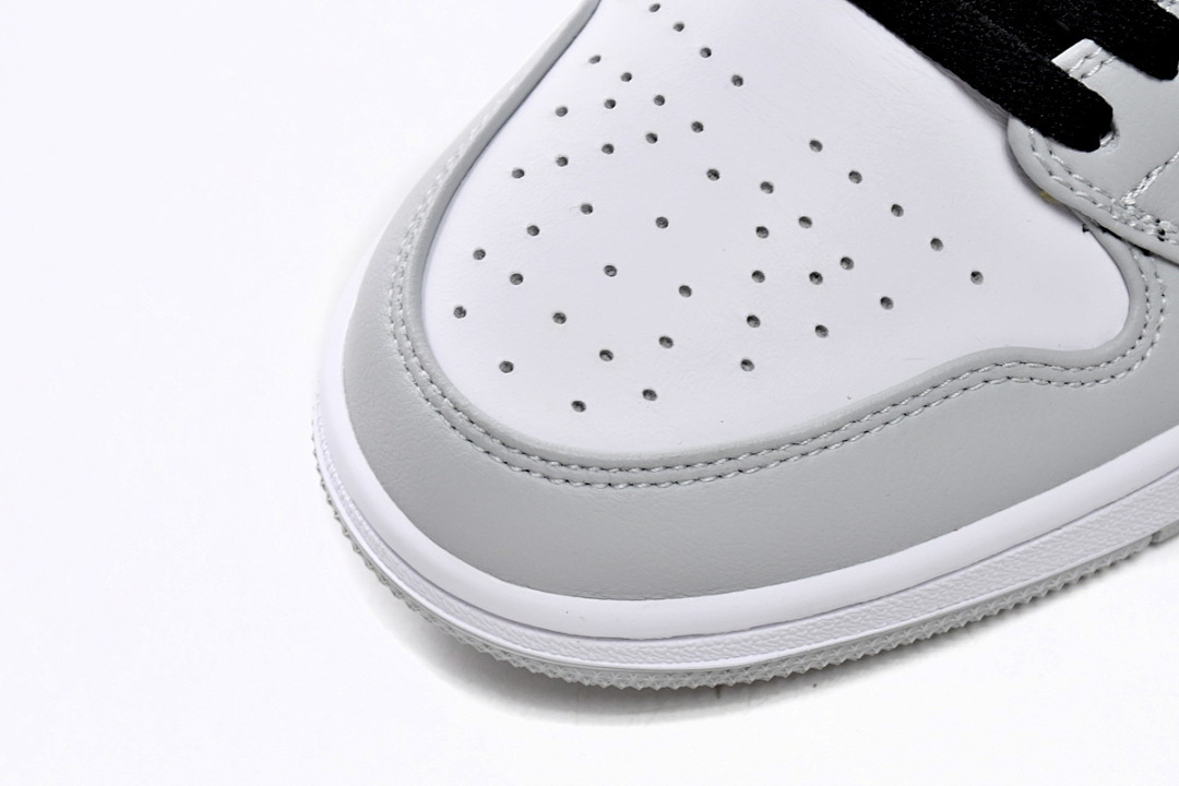 Air Jordan 1 Mid Light Smoke Grey