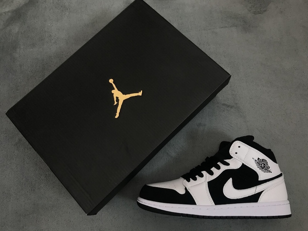Air Jordan 1 Mid White Black 