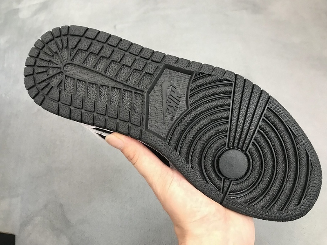 Air Jordan 1 Mid White Black 