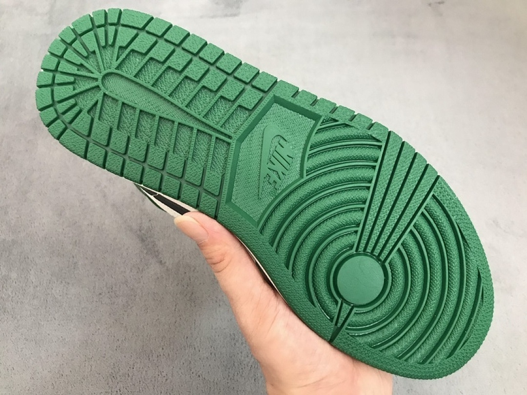 Air Jordan 1 Mid Pine Green 